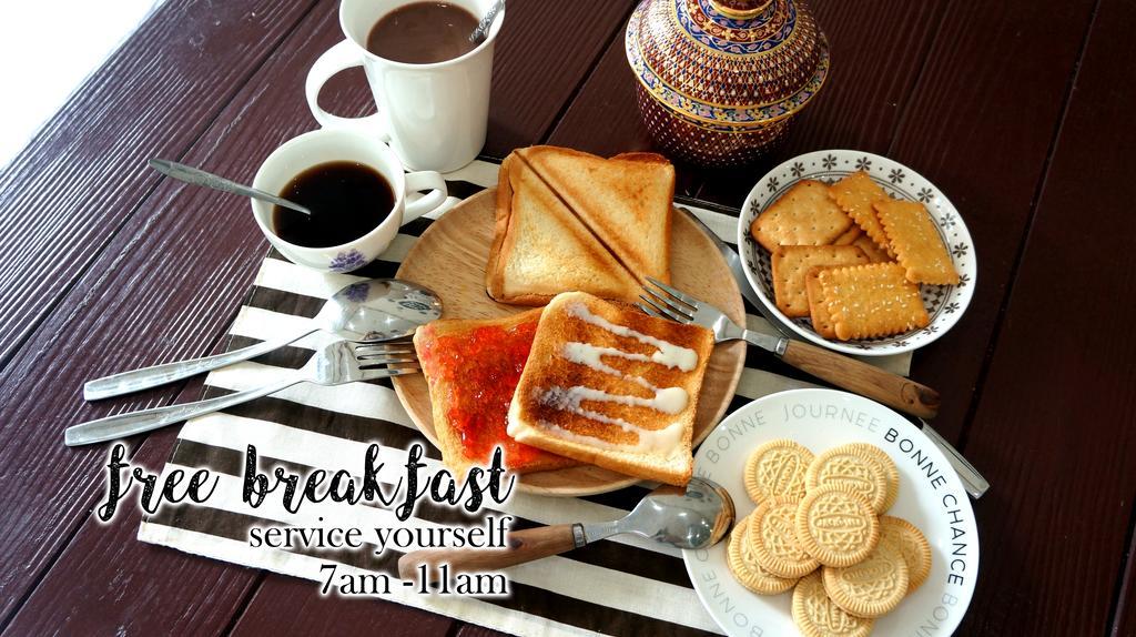 Wake Up Hostel Bangkok Esterno foto