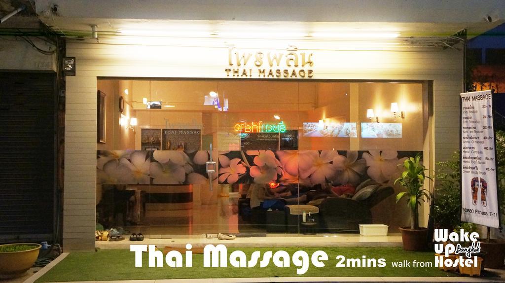 Wake Up Hostel Bangkok Esterno foto