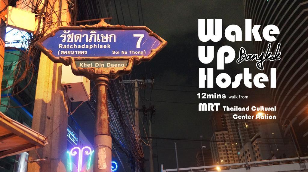 Wake Up Hostel Bangkok Esterno foto
