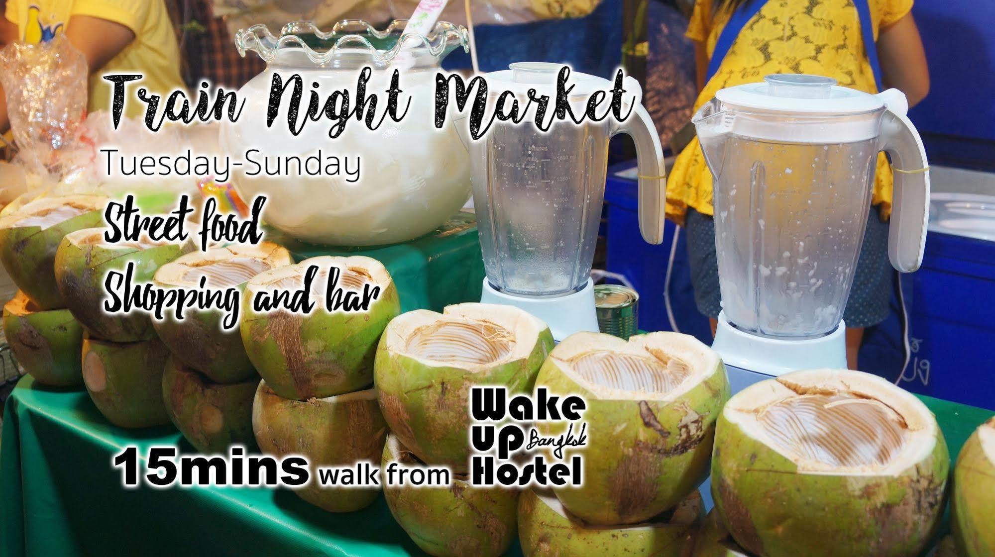 Wake Up Hostel Bangkok Esterno foto
