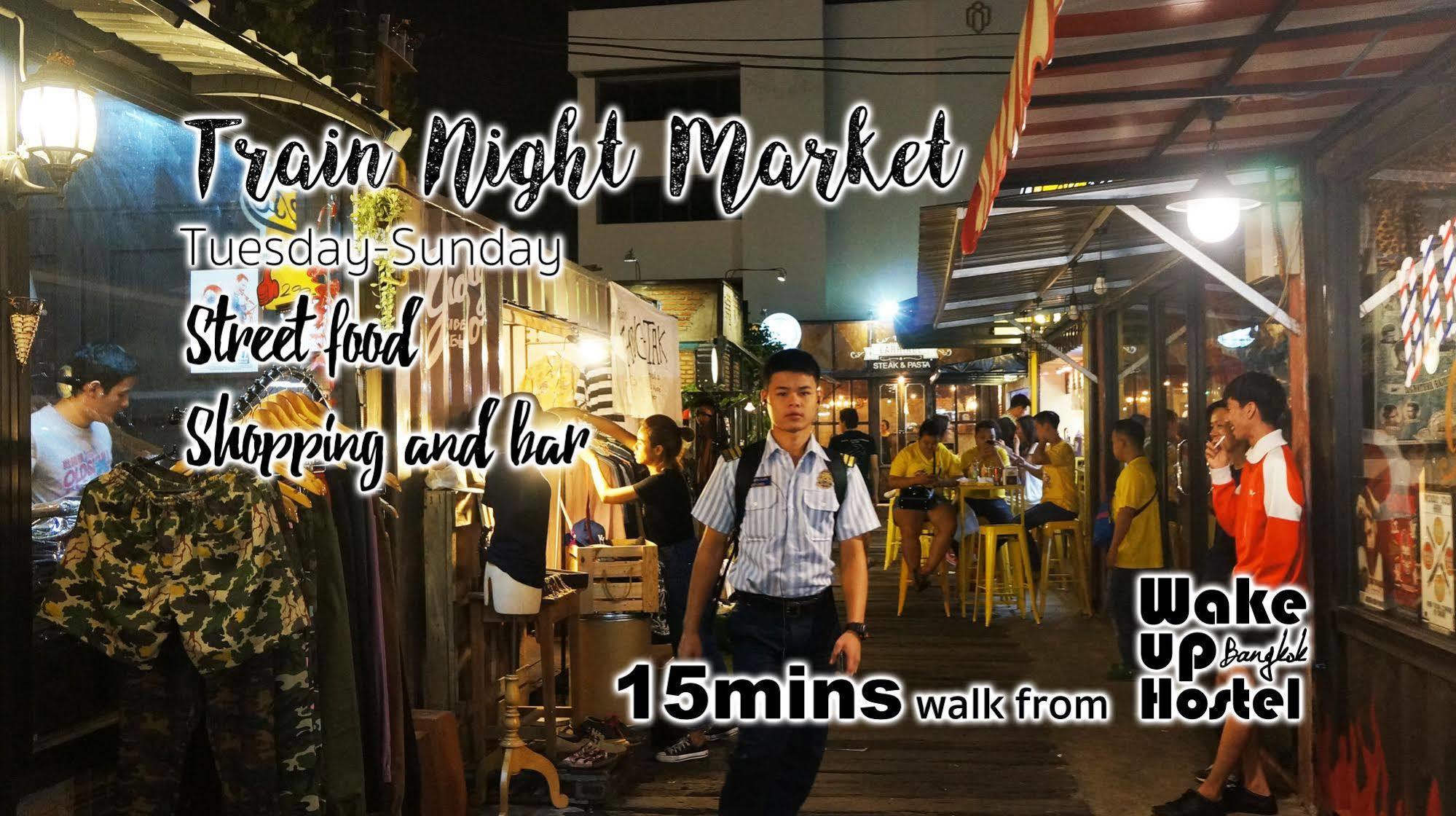 Wake Up Hostel Bangkok Esterno foto