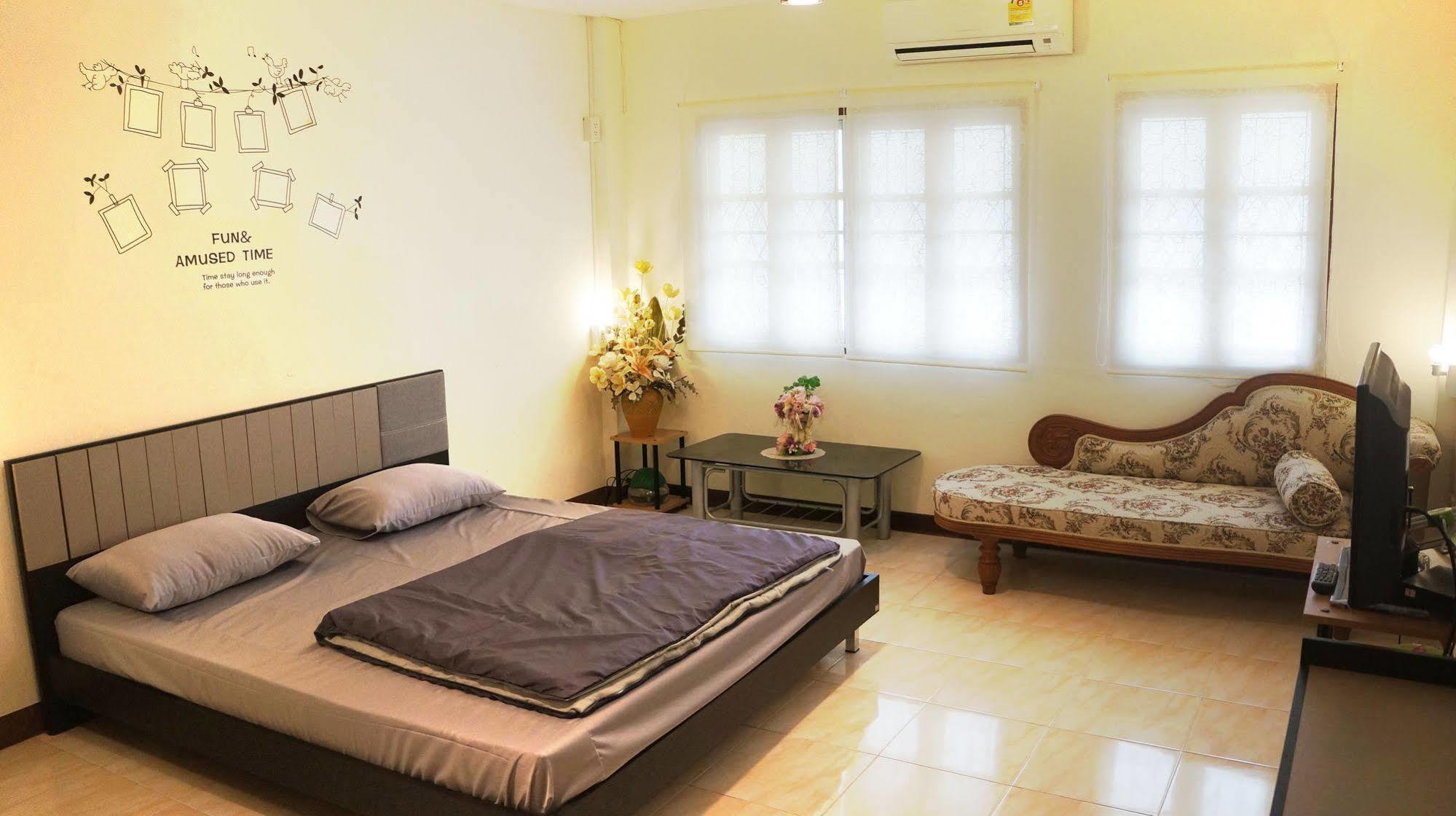 Wake Up Hostel Bangkok Esterno foto