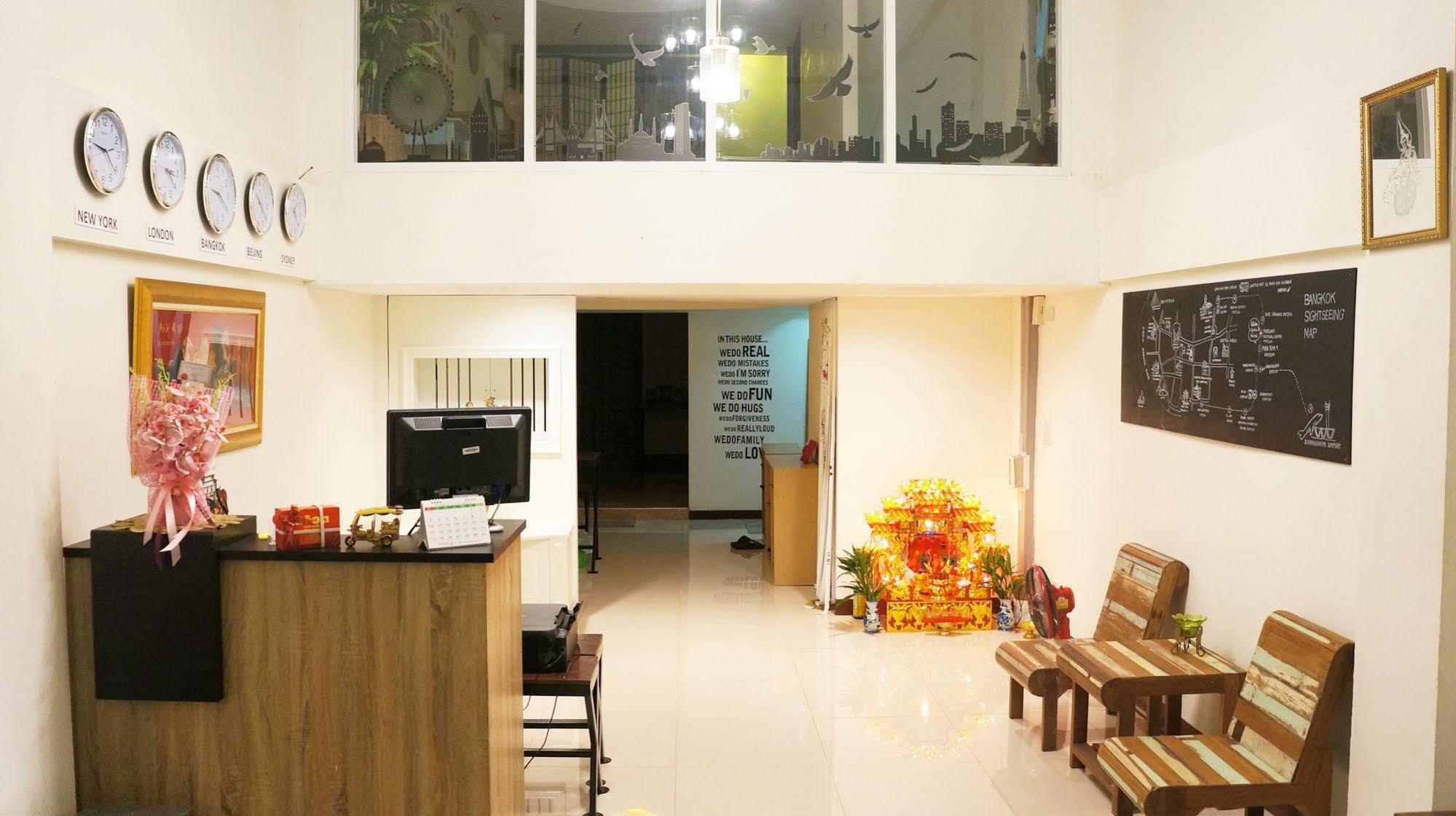 Wake Up Hostel Bangkok Esterno foto