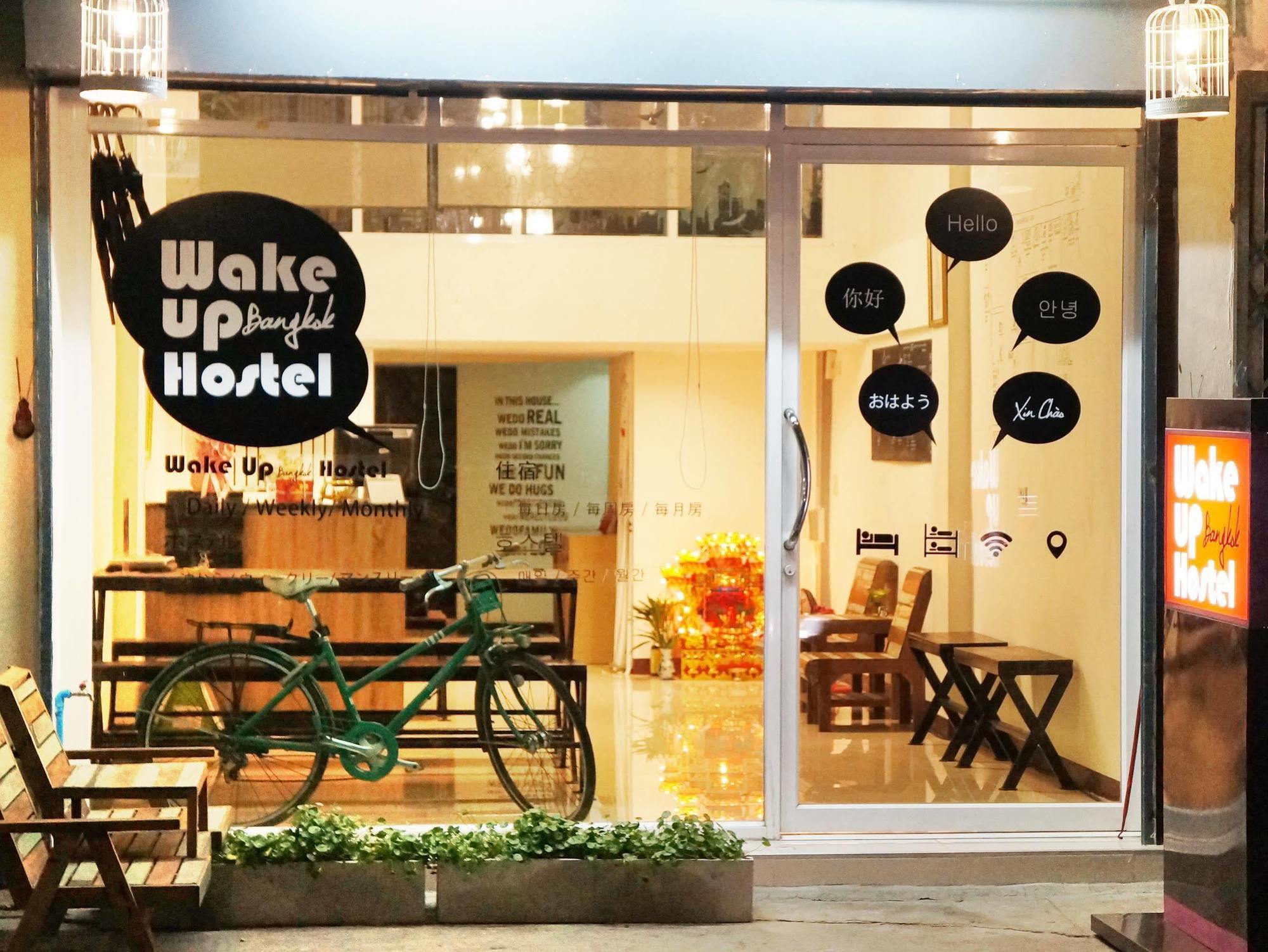 Wake Up Hostel Bangkok Esterno foto